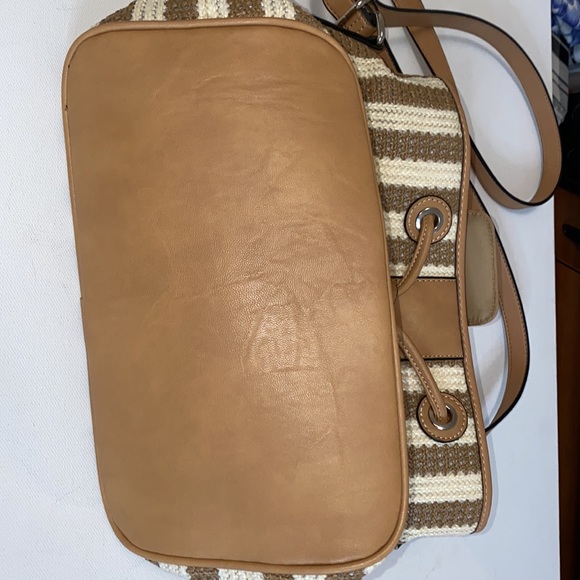 Giani Bernini Striped Two Tone Straw Bucket Crossbody Bag (Used) - Picture 4 of 15